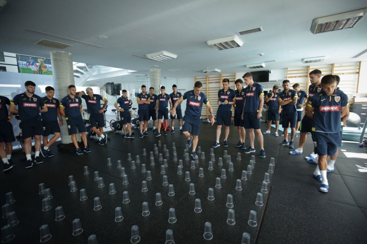 FRF, sageti spre cluburile care au refuzat sa trimita jucatori la Olimpiada! Mesajul genial publicat de nationala de fotbal a Romaniei :) _2