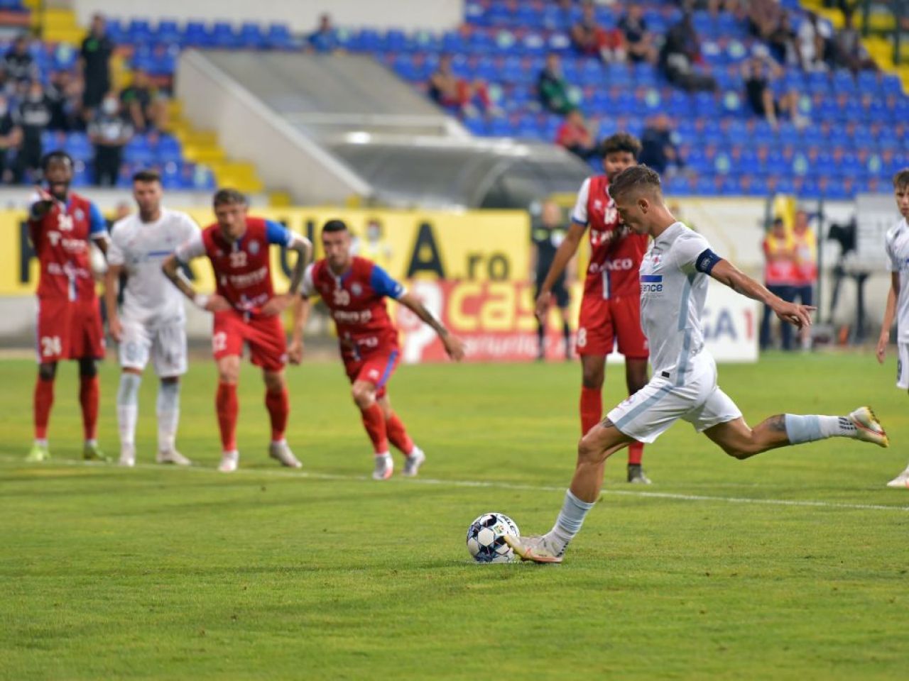 Pe repede inainte! Dinu Todoran a stabilit un nou record la meciul cu FC Botosani. Cate secunde a stat la conferinta de presa _6
