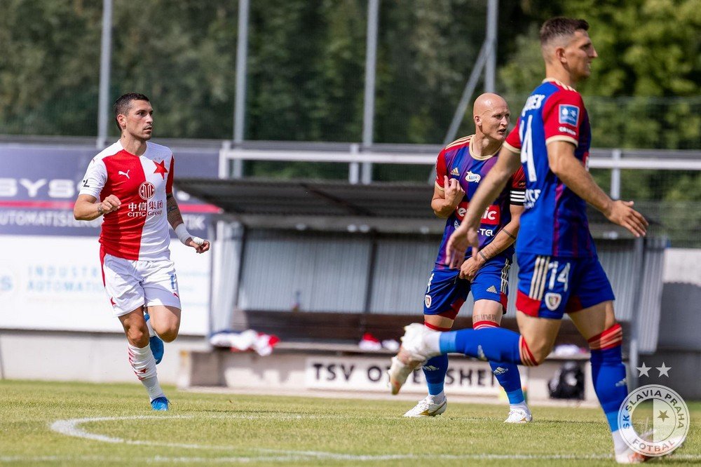 Super gol inscris de Stanciu in primul amical al Slaviei! L-a invins pe portar cu o executie din afara careului_7