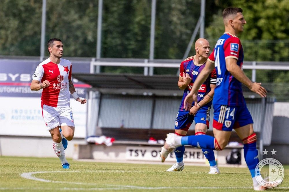 Super gol inscris de Stanciu in primul amical al Slaviei! L-a invins pe portar cu o executie din afara careului_7