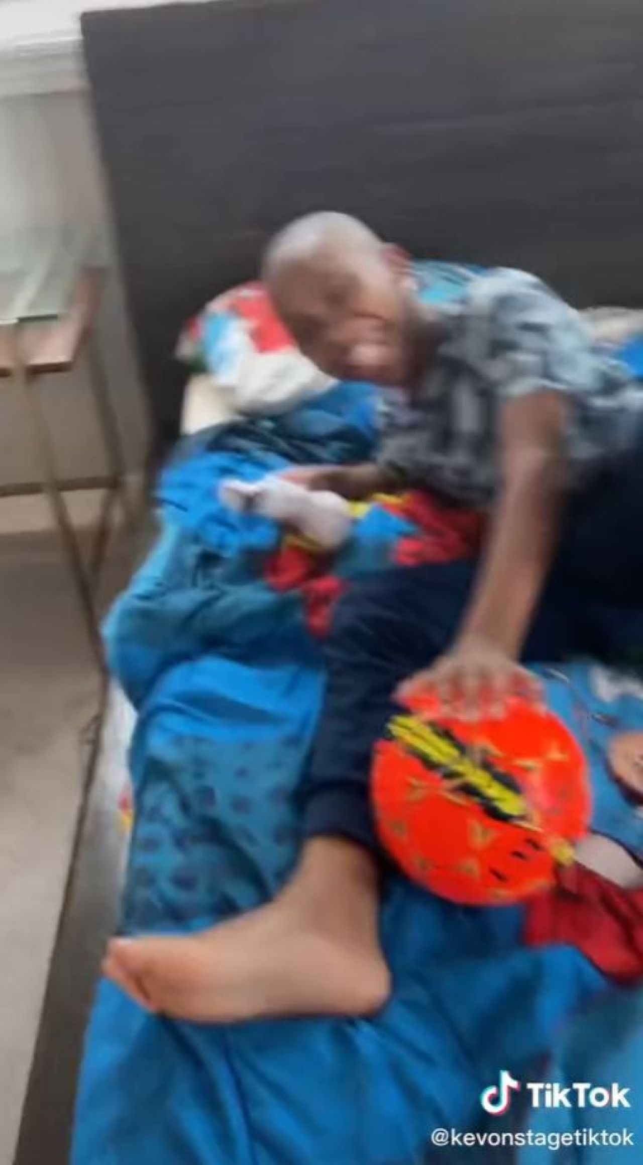 Reactie geniala a unui barbat cand a aflat cat castiga Messi! Ce a putut sa ii faca fiului sau: