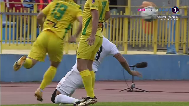 Intrare de K1 a unui fotbalist de la Gaz Metan! Arbitrul Gaman a aratat primul cartonas rosu al sezonului_6