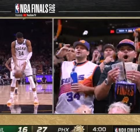 Momente ireale surprinse in direct! Faza care face inconjurul lumii: un fan s-a apucat sa isi numere banii in fata camerei, in timpul meciului din NBA_2