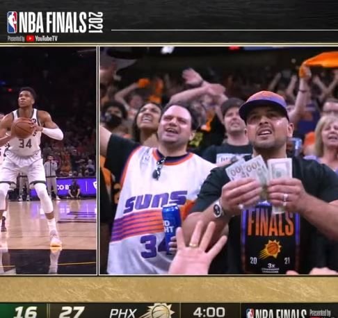 Momente ireale surprinse in direct! Faza care face inconjurul lumii: un fan s-a apucat sa isi numere banii in fata camerei, in timpul meciului din NBA_6