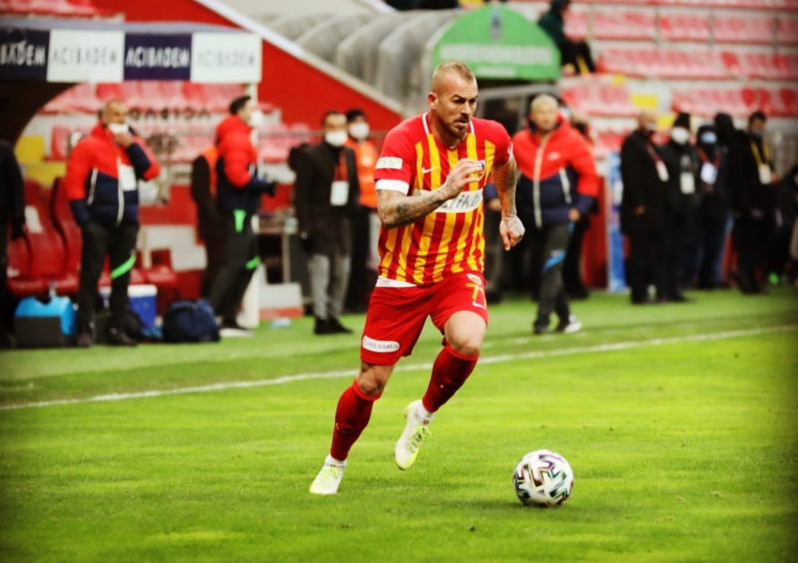 Nu a existat nicio discutie . Rapidistii au pus capat speculatiilor despre transferul lui Alibec. Pe cine vor sa aduca in atac&nbsp;