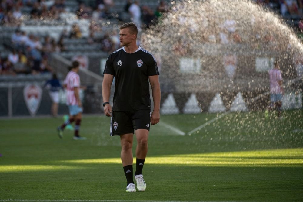Imagini ireale din MLS! Translatorul, eliminat de arbitru pentru 