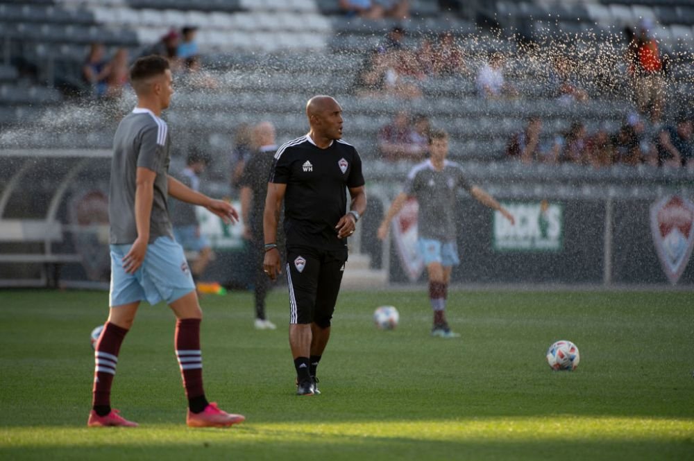 Imagini ireale din MLS! Translatorul, eliminat de arbitru pentru 