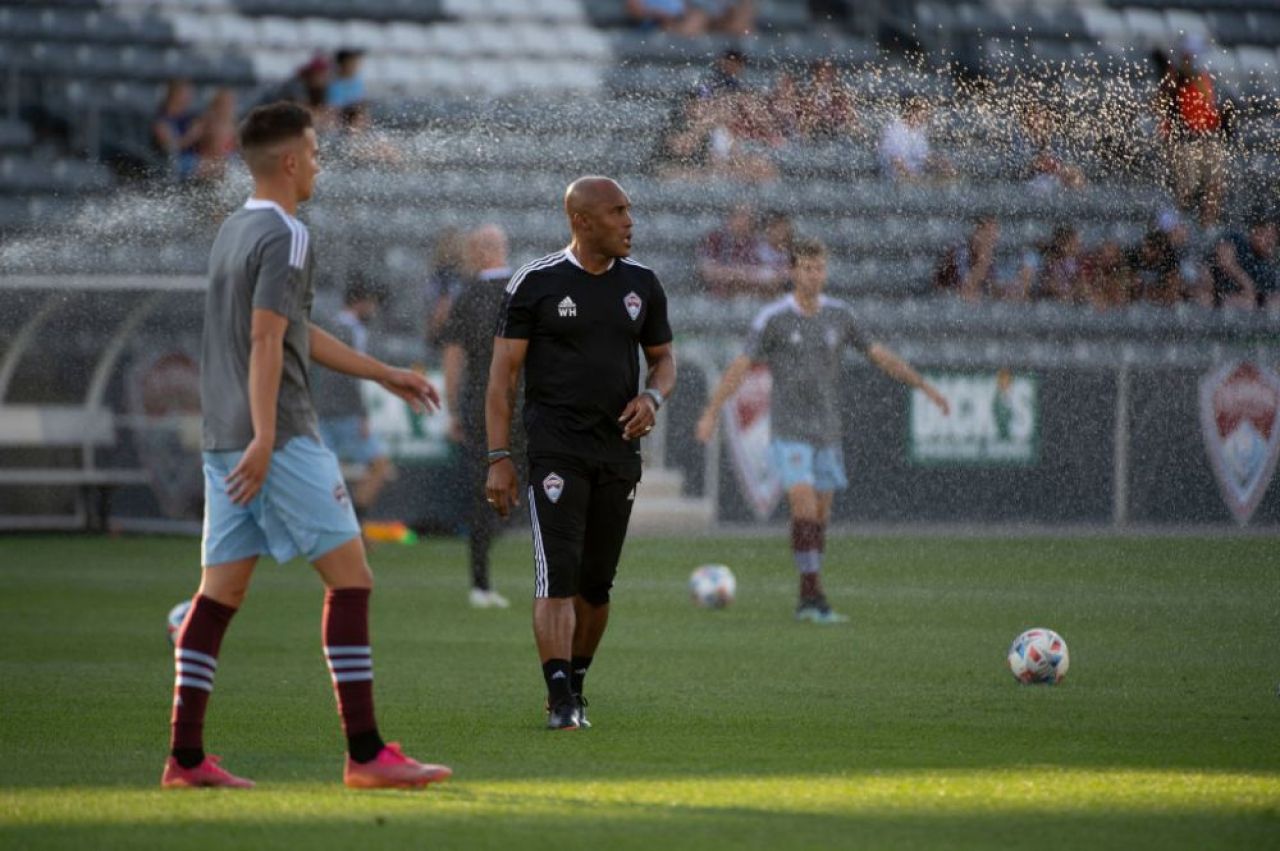 Imagini ireale din MLS! Translatorul, eliminat de arbitru pentru