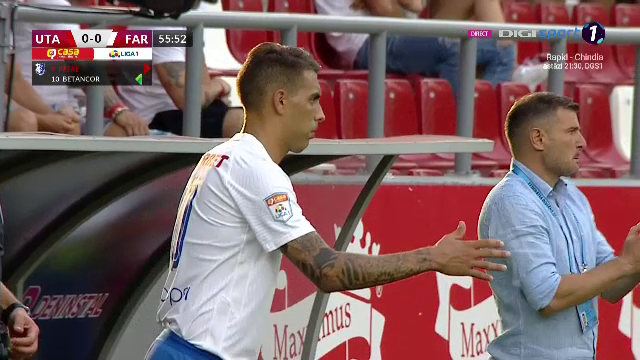 Gest superb facut de fanii de la UTA! Adrian Petre, aplaudat de intreg stadionul la iesirea de pe teren_11