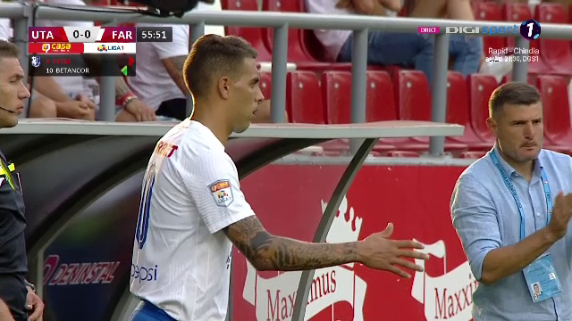Gest superb facut de fanii de la UTA! Adrian Petre, aplaudat de intreg stadionul la iesirea de pe teren_14