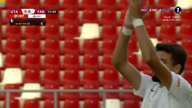 Gest superb facut de fanii de la UTA! Adrian Petre, aplaudat de intreg stadionul la iesirea de pe teren_19