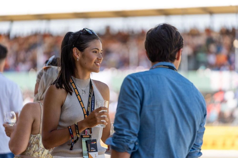 Emma Răducanu a văzut live victoria lui Hamilton de la Silverstone! Imagini cu tenismena de la circuitul Formulei 1_1