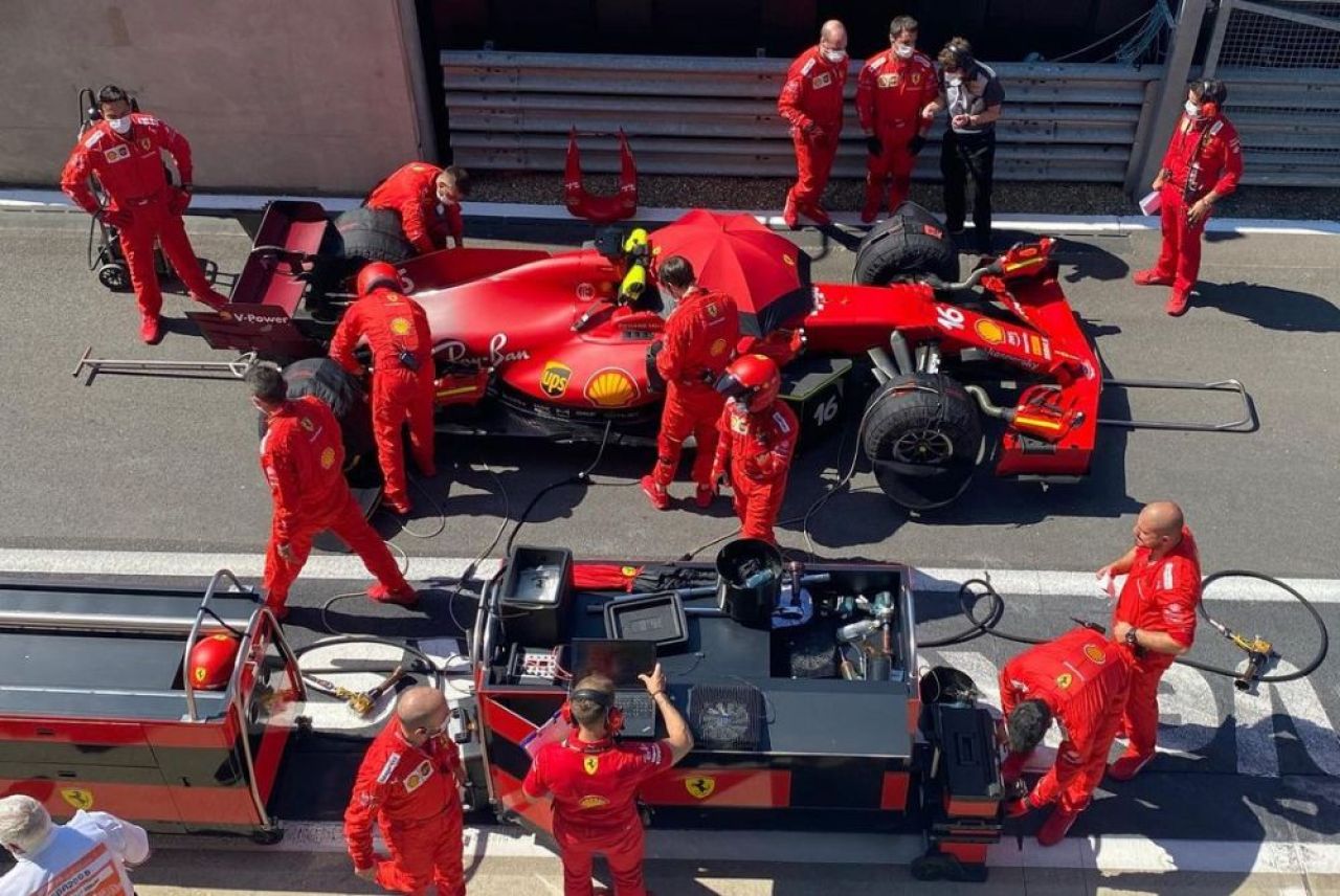 Emma Răducanu a văzut live victoria lui Hamilton de la Silverstone! Imagini cu tenismena de la circuitul Formulei 1_4
