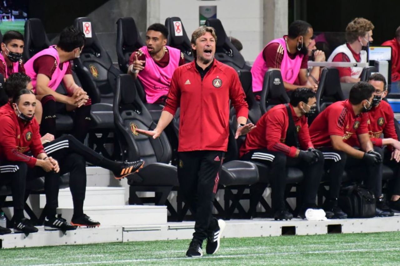 Incredibil! A fost demis dupa ce doctorii au intervenit pentru a-i proteja pe jucători! Un fotbalist legendar a rezistat doar 17 etape pe banca_5