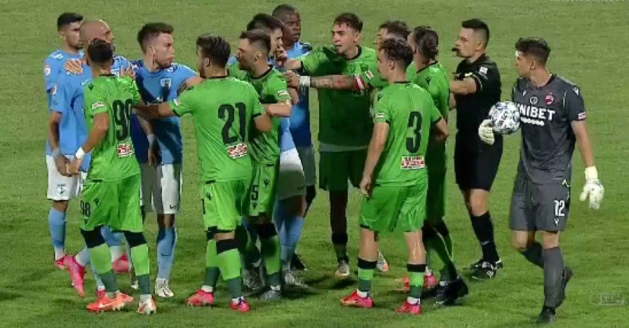 Tamaș și Eșanu la un pas de bătaie! De la ce a pornit scandalul și explicația lui Crăciunescu despre decizia arbitrului _3