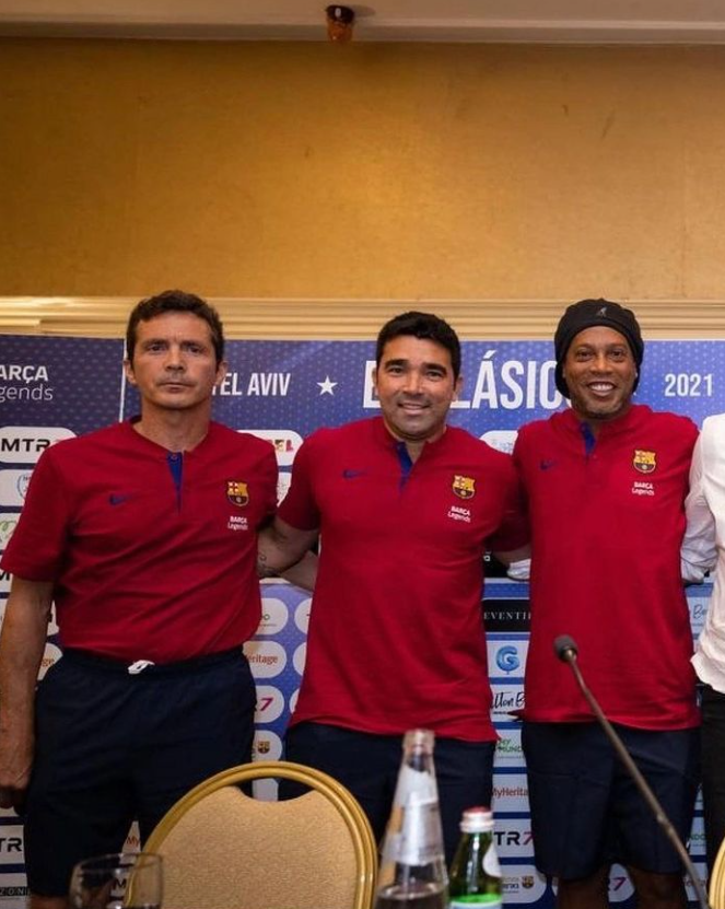 Ronaldinho, protagonistul unui moment inedit înaintea super duelului cu Real Madrid. A dat un autograf pe bustul unei fane VIDEO _2