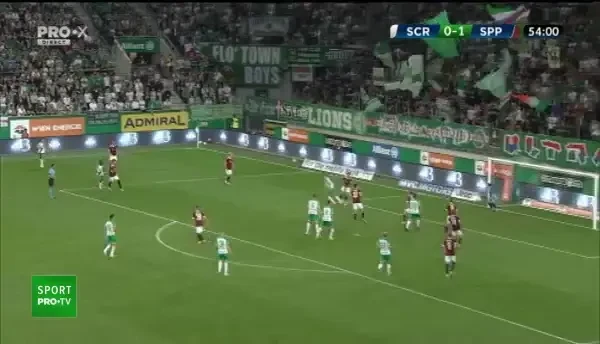 Intervenție bună a lui Niță! Un jucător de la Rapid Viena a centrat pentru Ercan Kara, care sutează puternic spre partea de sus a porții, dar rom&acirc;nul a intervenit superb și a respins