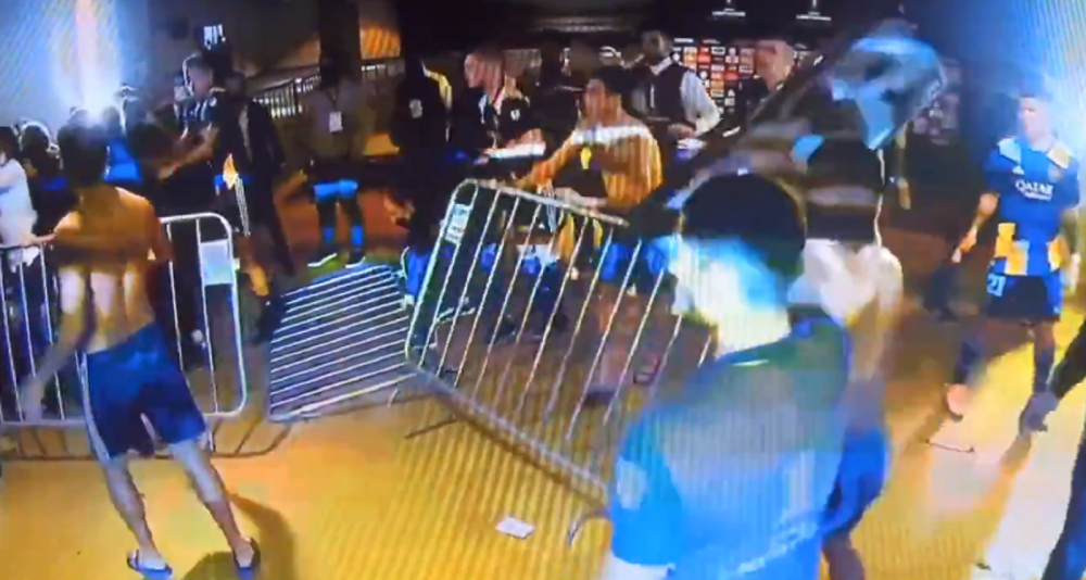 Mai ceva ca-n filme! Jucătorii Bocăi s-au luat la bătaie cu poliția și au aruncat cu gardurile în vestiar VIDEO _3