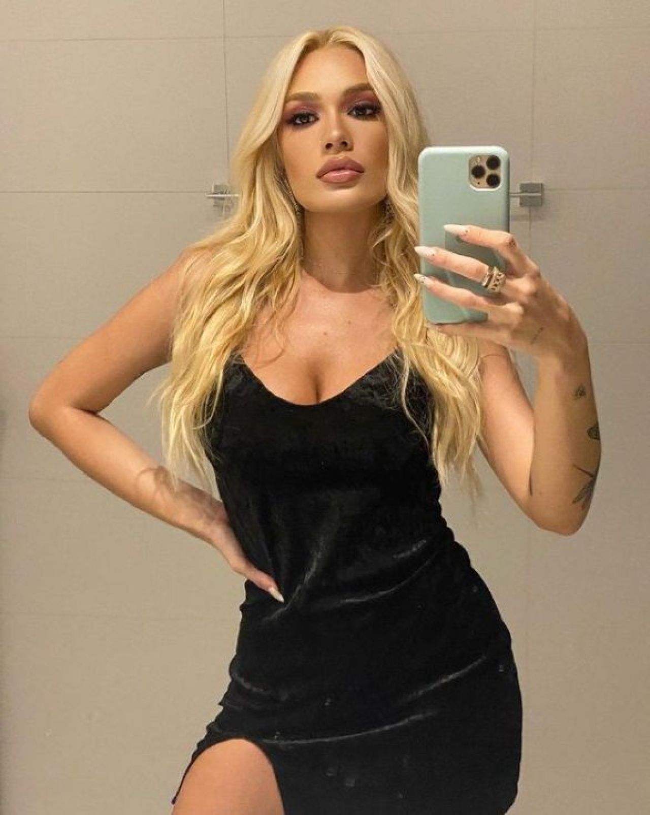 Fosta iubită a lui Neymar se iubește acum cu un alt fotbalist brazilian! Cum arată Karoline_5