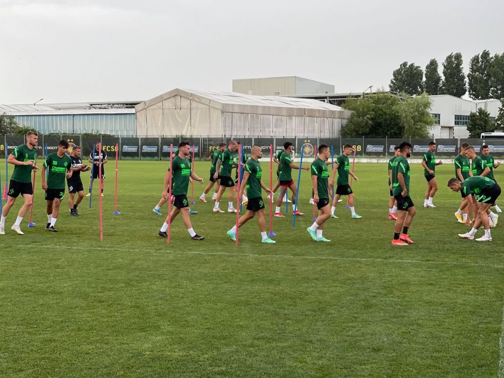 Antrenamentul FCSB a fost amânat din cauza furtunii! Roș-albaștrii au început pregătirea mai târziu_15