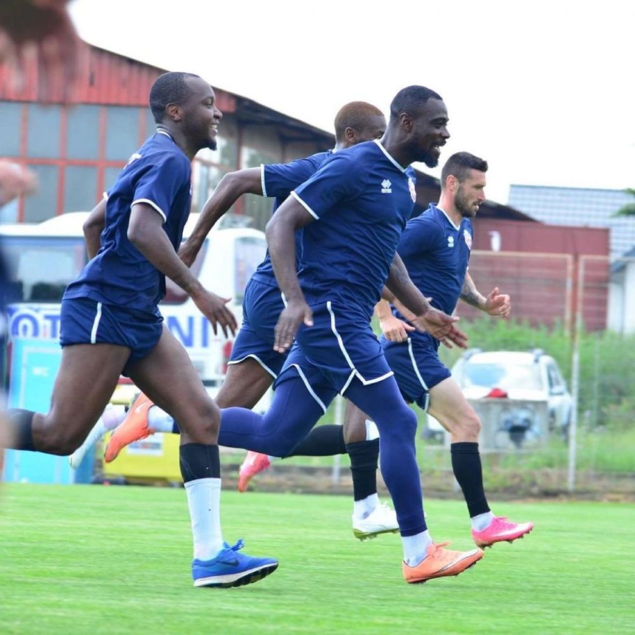 Ongenda și-a adus frații în România! Ambii jucători se află în probe la un club din Moldova_8