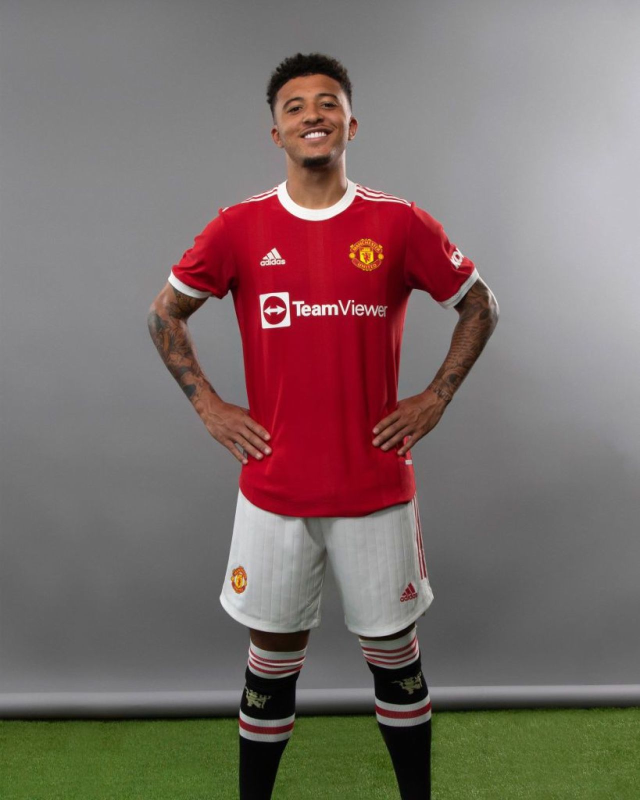 Jadon Sancho a fost prezentat în mod oficial la Manchester United. Primele imagini în tricoul