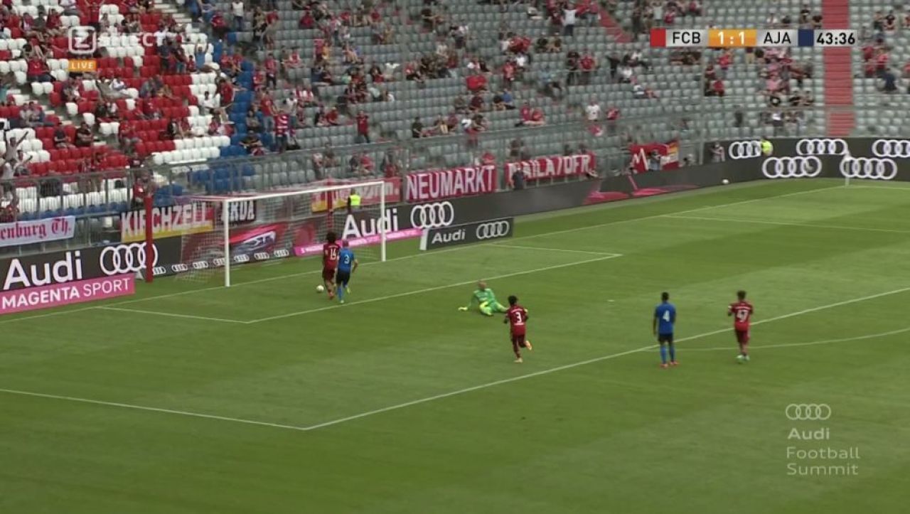 Asta este ratarea momentului în fotbal! Fostul coleg al lui Man și Mihăilă s-a făcut de râs cu Ajax _3