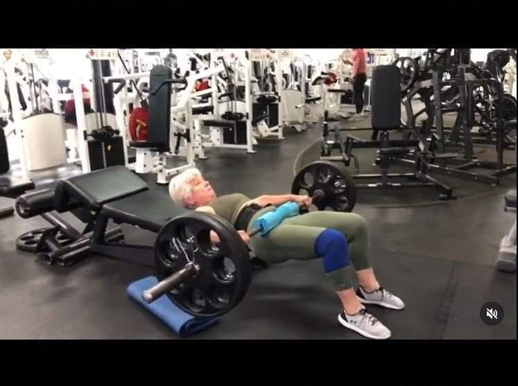 O bunicuță e influencer pe internet! E o cunoscută instructoare de fitness, la aproape 75 de ani_7