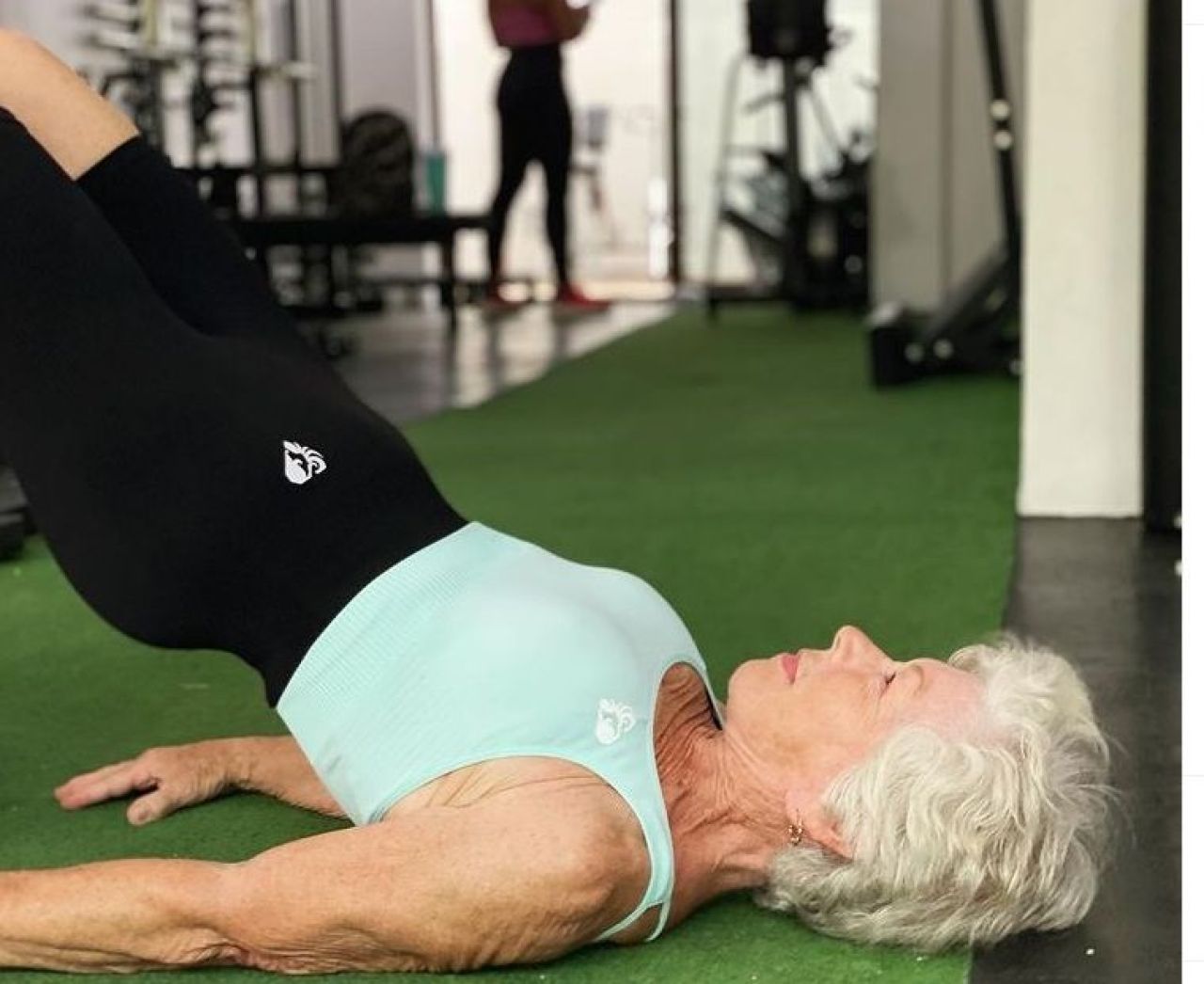 O bunicuță e influencer pe internet! E o cunoscută instructoare de fitness, la aproape 75 de ani_9