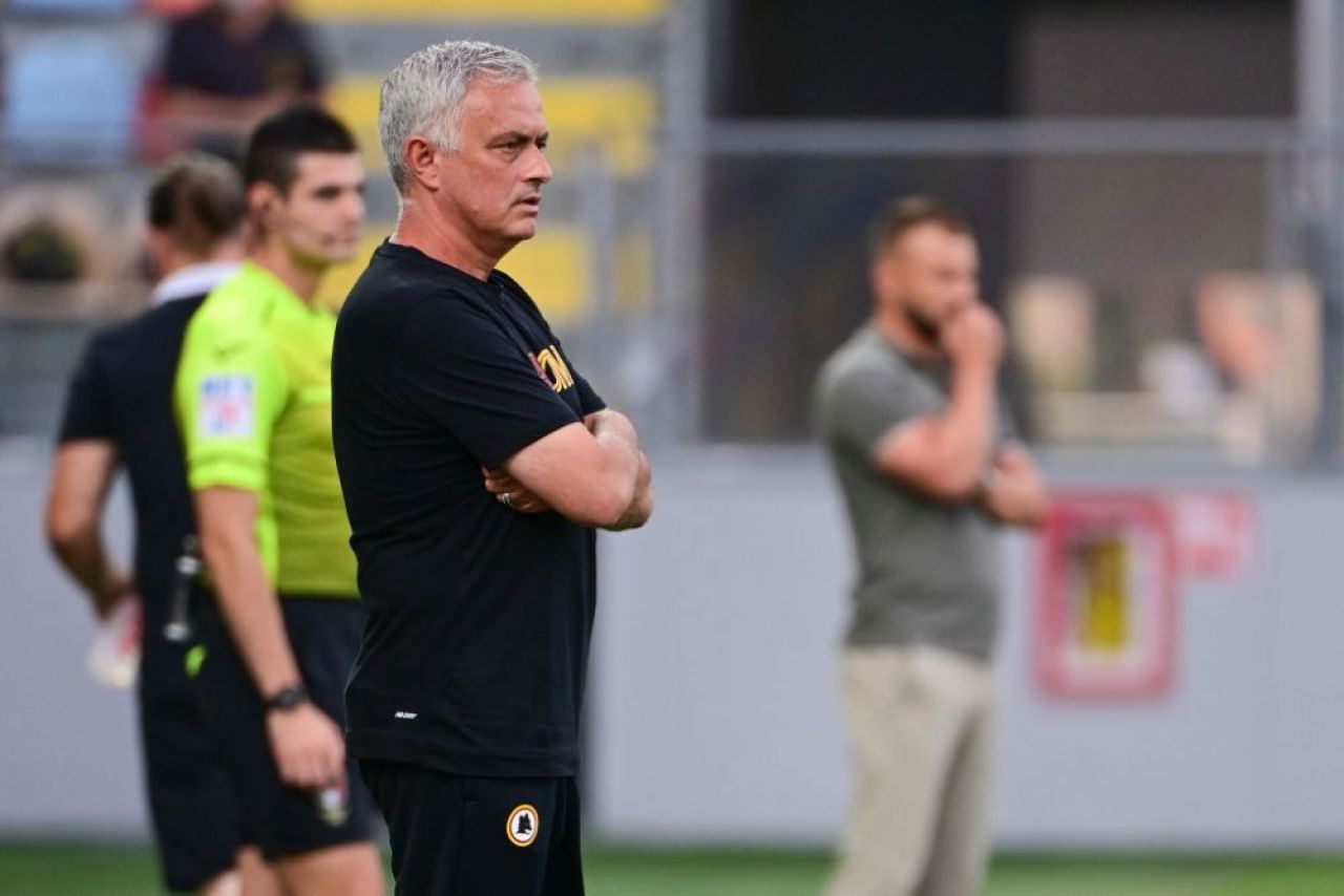 „Trezește-te, la dracu!” Mourinho, scos din minți de una dintre „perlele” Romei _3