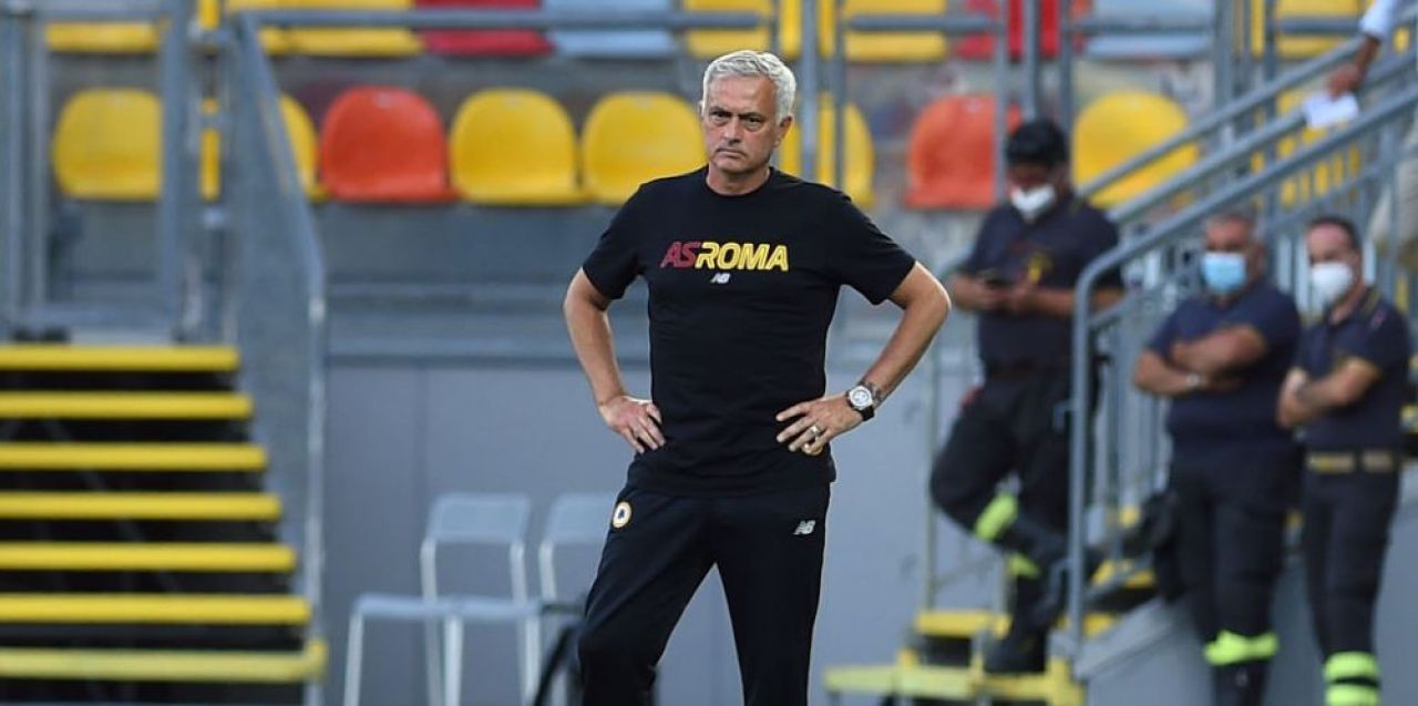 „Trezește-te, la dracu!” Mourinho, scos din minți de una dintre „perlele” Romei _4