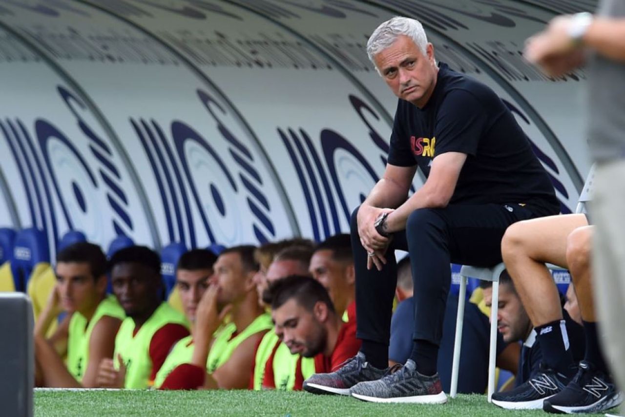 „Trezește-te, la dracu!” Mourinho, scos din minți de una dintre „perlele” Romei _5