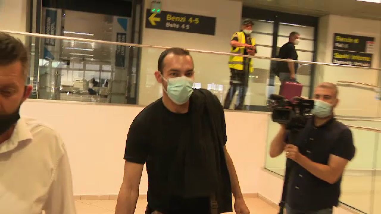 Primele imagini cu Vinicius în România! Fundașul urmează să semneze cu FCSB! Ce a spus_17