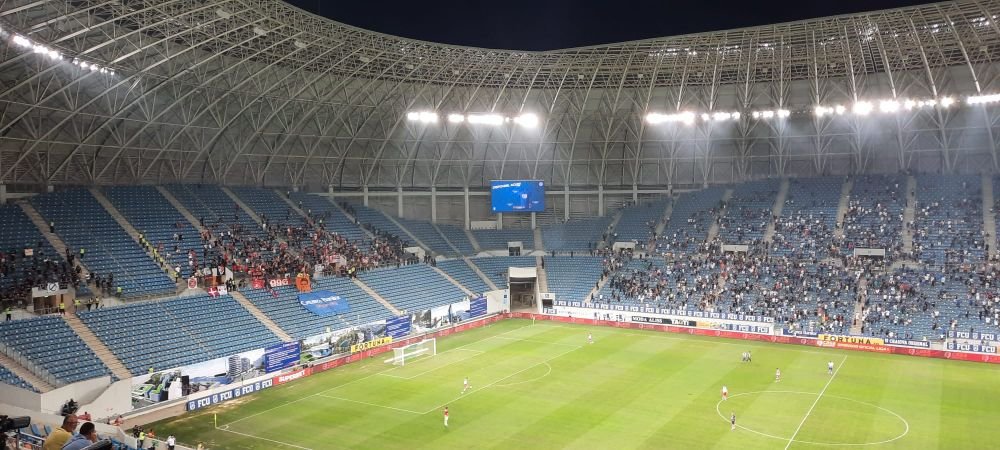 Nu a ținut prea mult liniștea de pe Oblemenco! Suporterii s-au luat la bătaie în pauză _4