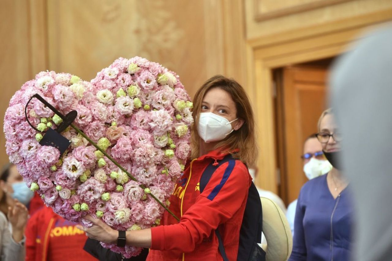 Ana Maria Popescu a refuzat să dea mâna cu Novak! Ce spune premierul Cîțu de conflictul celor doi_7