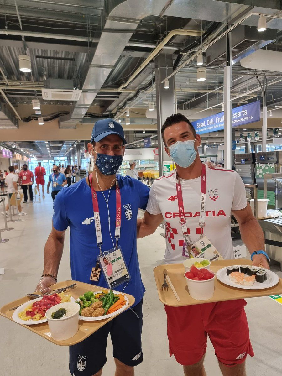 Goana după aur &icirc;ncepe &icirc;n farfurie! Vegan și fără gluten:&nbsp;ce poate să măn&acirc;nce Novak Djokovic la cantina Satului Olimpic