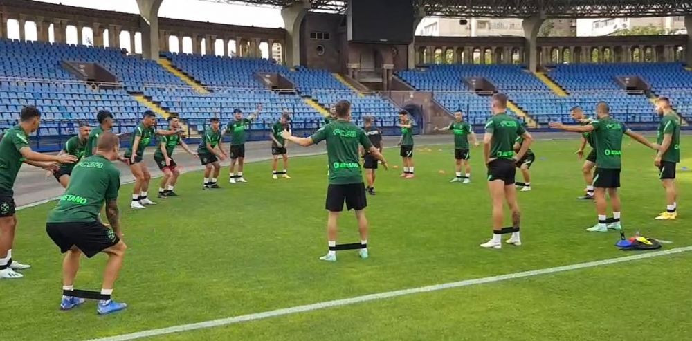 FCSB a ajuns &icirc;n Armenia! Imagini de la primul antrenament al &bdquo;roș-albaștrilor&rdquo;, &icirc;naintea duelului cu Karagandy