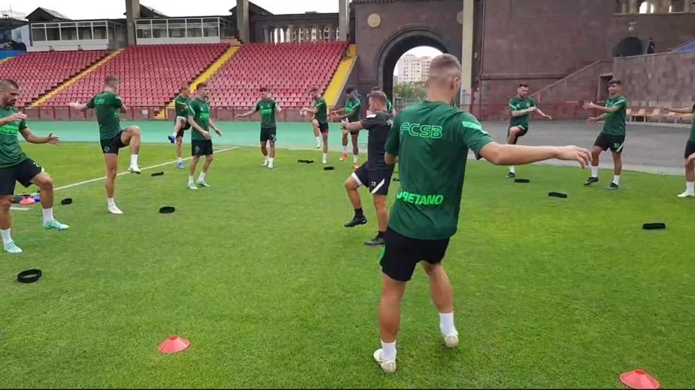 FCSB a ajuns în Armenia! Imagini de la primul antrenament al „roș-albaștrilor”, înaintea duelului cu Karagandy_9