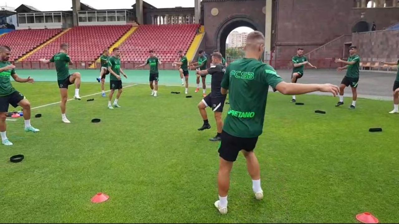 FCSB a ajuns în Armenia! Imagini de la primul antrenament al „roș-albaștrilor”, înaintea duelului cu Karagandy_9