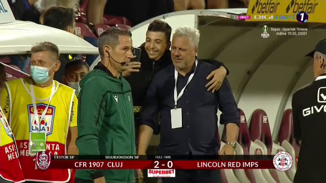 FOTO | Gestul făcut de Șumudică imediat după fluierul final. Cum a fost surprins tehnicianul ardelenilor_3