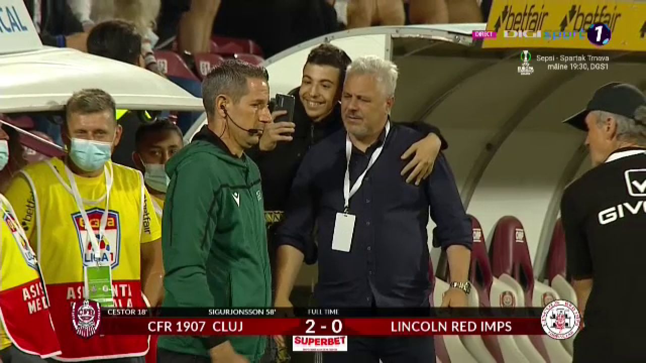 FOTO | Gestul făcut de Șumudică imediat după fluierul final. Cum a fost surprins tehnicianul ardelenilor_4
