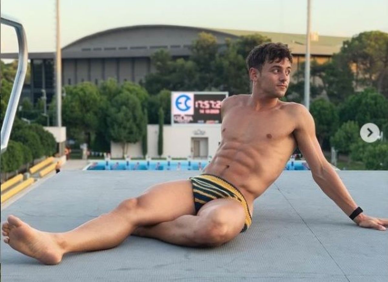 Cum și-a petrecut noaptea singurul medaliat gay de la Tokyo. Fanii săi l-au lăudat pentru ce a făcut cu medalia_1