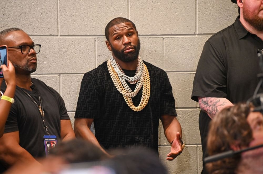 Dezvăluiri despre momentul în care s-a încercat asasinarea lui Floyd Mayweather! Bodyguard-ul său a fost împușcat_3
