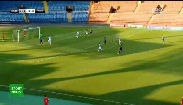 OCAZIE KARAGANDY! Centrare în careul lui Vlad, dar Kybyray trece puțin pe lângă minge