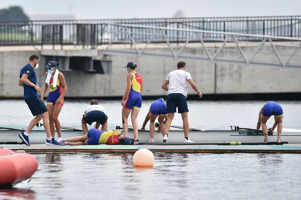 Denisa Tîlvescu, epuizată de efort după finala de la 8+1. Românca s-a prăbușit pe ponton la sosire FOTO _2