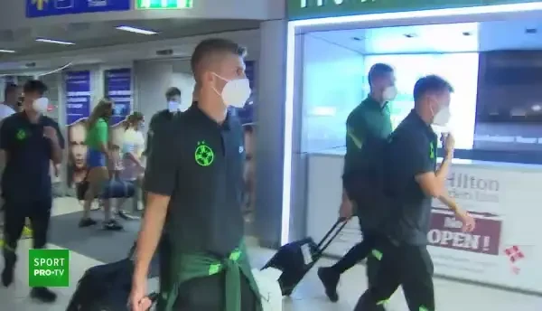 VIDEO FCSB s-a &icirc;ntors &icirc;n țară. Imagini de pe aeroport cu elevii lui Todoran după eliminarea din cupele europene