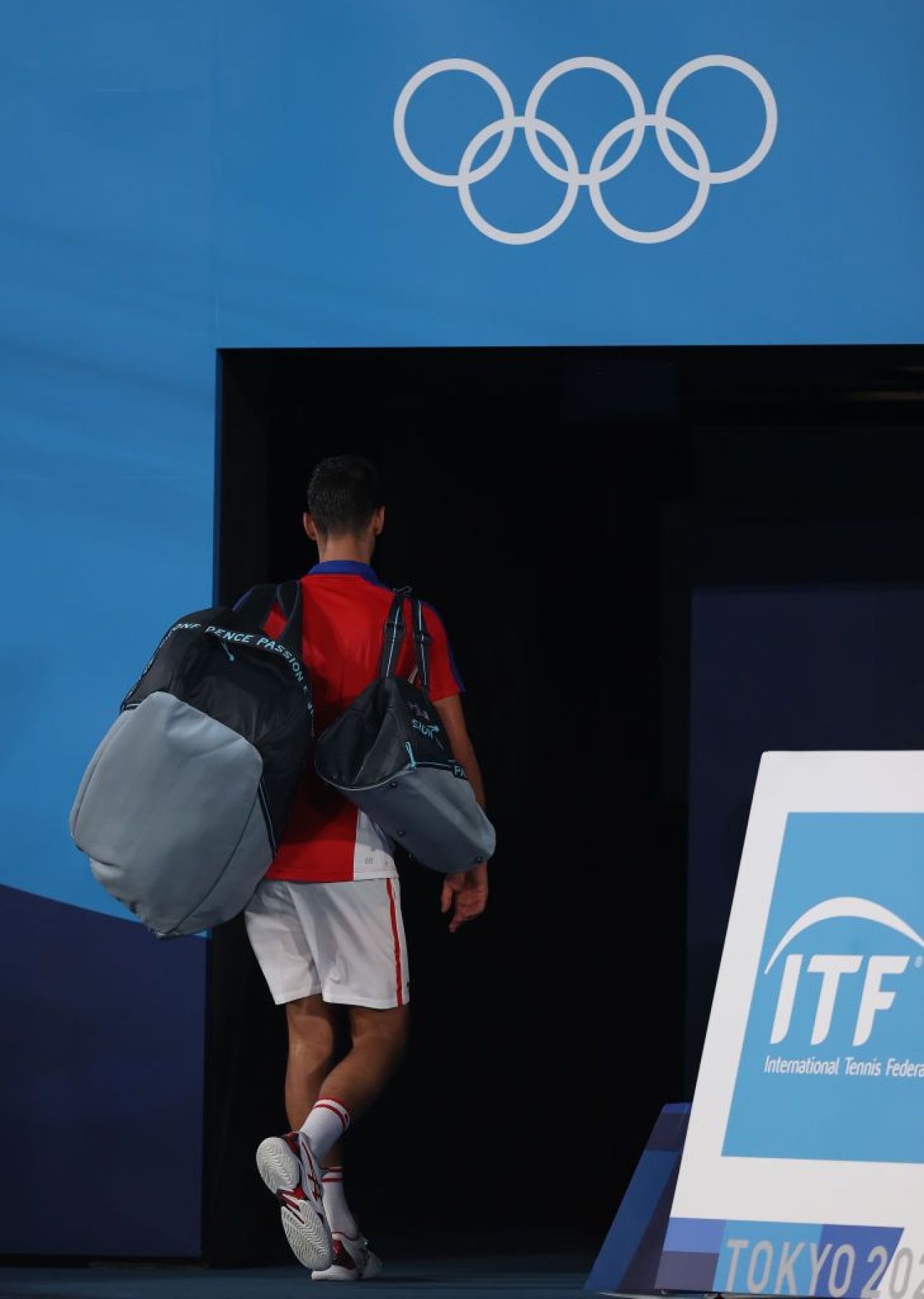 Zverev, în lacrimi după ce l-a eliminat pe Djokovic în semifinale la JO. Sârbul ratează șansa de a face Golden Slam _7