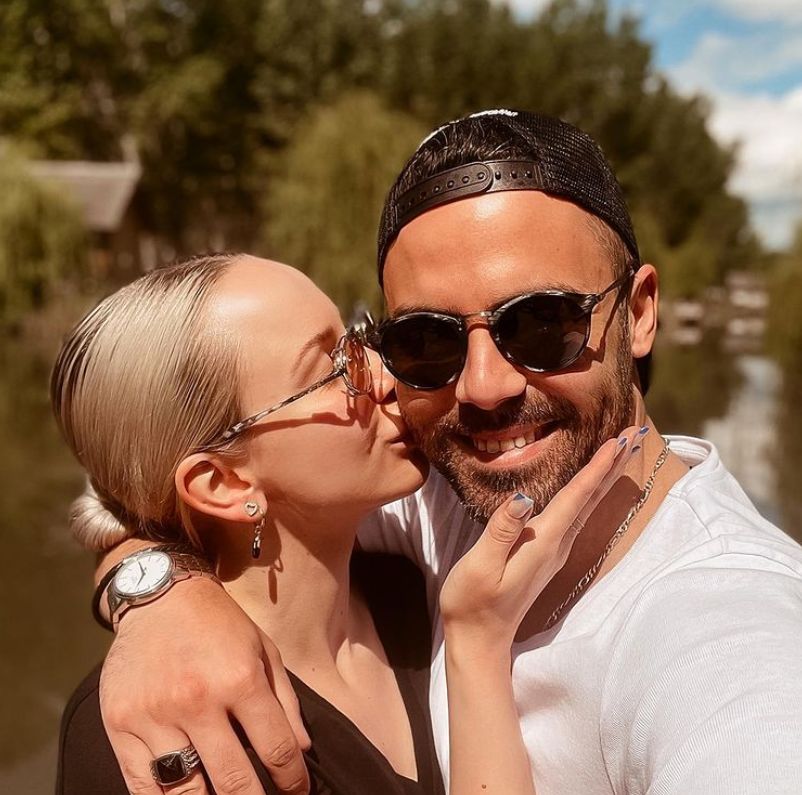 Sandra Izbașa, cu cărțile pe față!