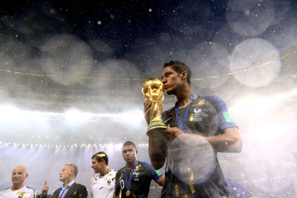FOTO | Varane și-a luat rămas bun de la foștii colegi și de la fanii lui Real: 