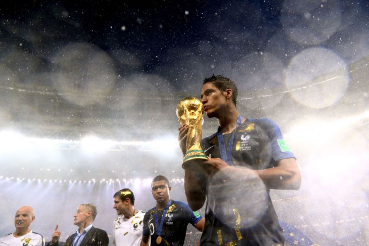 FOTO | Varane și-a luat rămas bun de la foștii colegi și de la fanii lui Real: